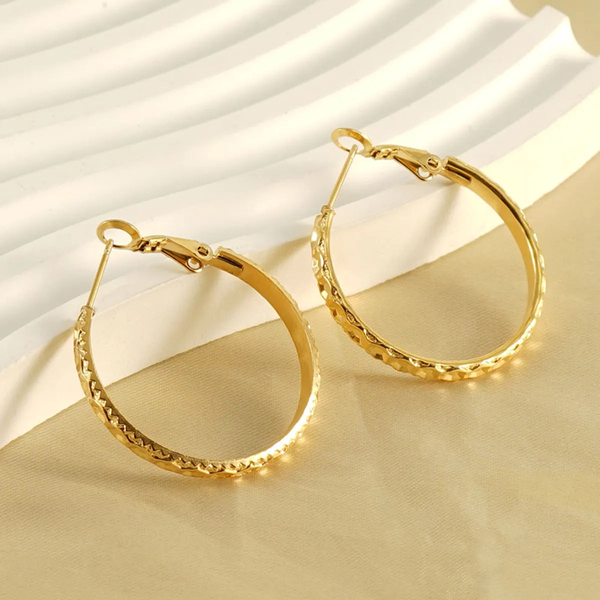 1 Pair Modern Style Simple Style Solid Color Plating Stainless Steel 18k Gold Plated Hoop Earrings