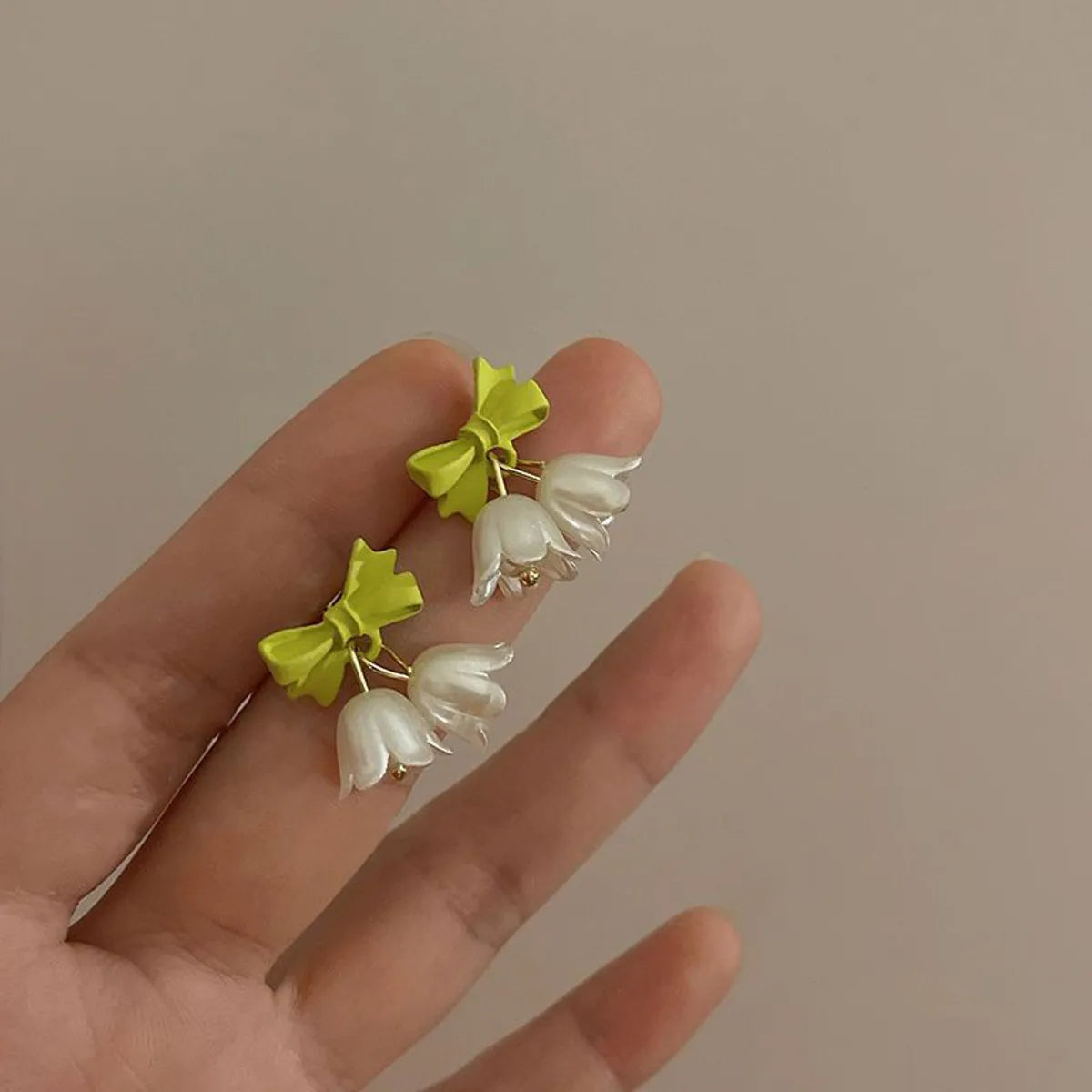 Green Bow Pendant Flower