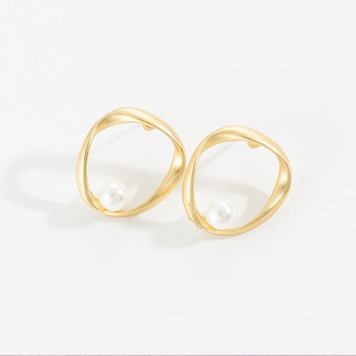 73# Circle and Pearl Ear Studs C9f18