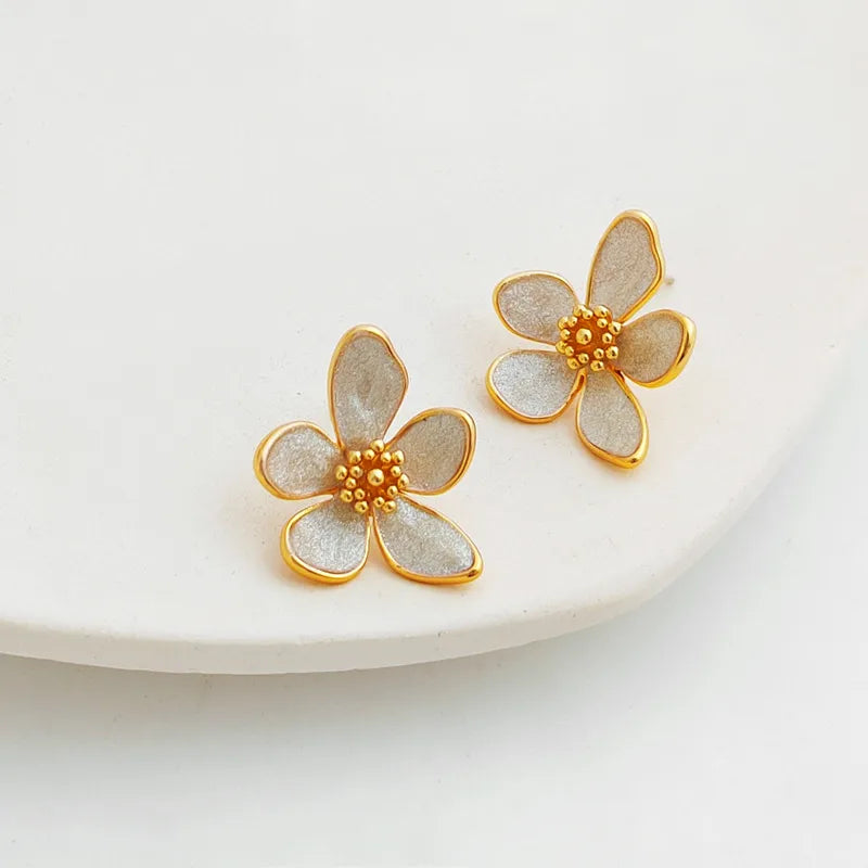 A Pair of Sterling Silver Needle Flower Ear Studs