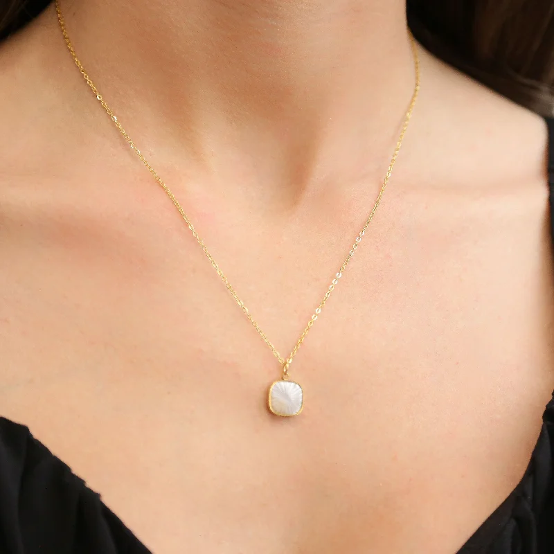 Geometric Crystal Necklace-VALLI - Shell Pendant Necklace with A Dainty Gold Chain